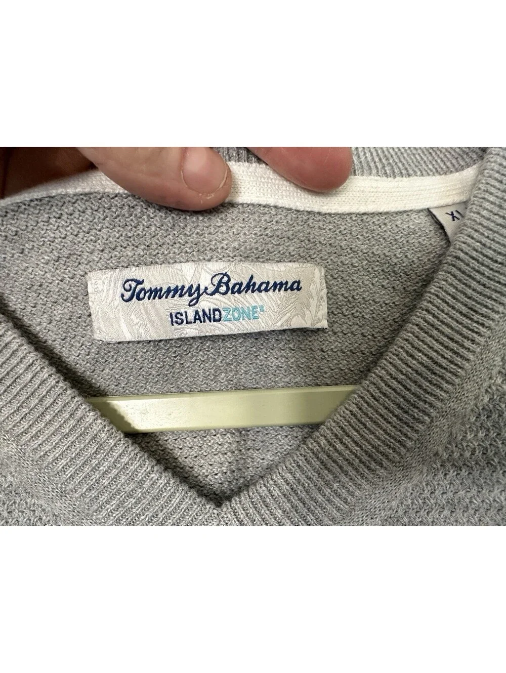 Tommy Bahama Island Zone Coolside Vneck Grey Sweater Size XL EUC.